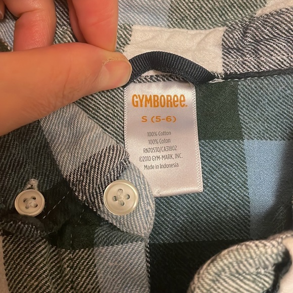 Plaid boys button down shirt size 5-6 - Picture 2 of 3